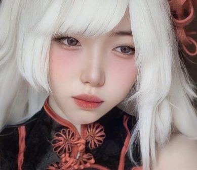 Hot Vietnamese girl with her cosplay performance