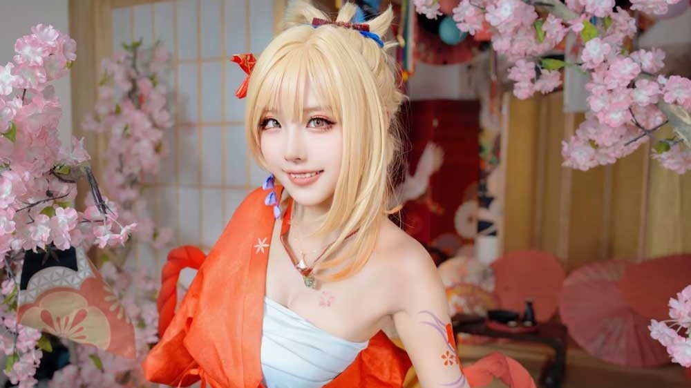 Yoimiya Cosplay photo set in Genshin Impact makes viewers unable to get hotter