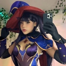 Popular hot girl on “only fans” cosplays Mona