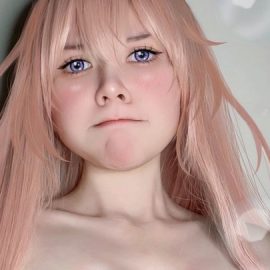 Shinju Inui cosplay photos make viewers “unable to look straight”