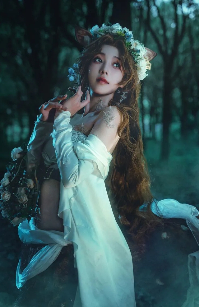 Who is the female cosplayer YinLin who makes fans enchanted and unable to sit still every time she appears?