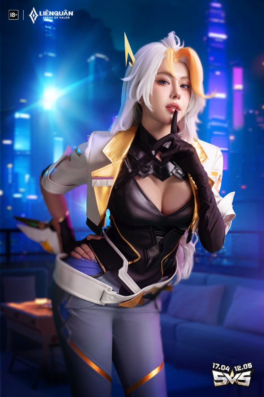 Cosplay of Lauriel Night Eagle has super busty breasts, destroying the hearts of male fans