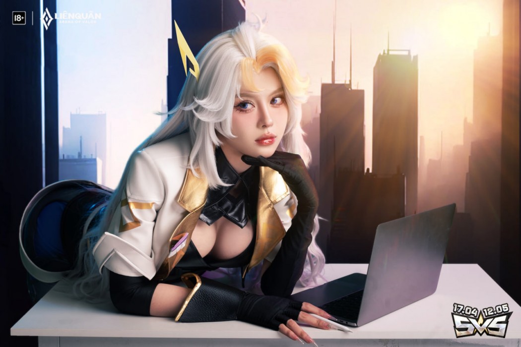 Cosplay of Lauriel Night Eagle has super busty breasts, destroying the hearts of male fans