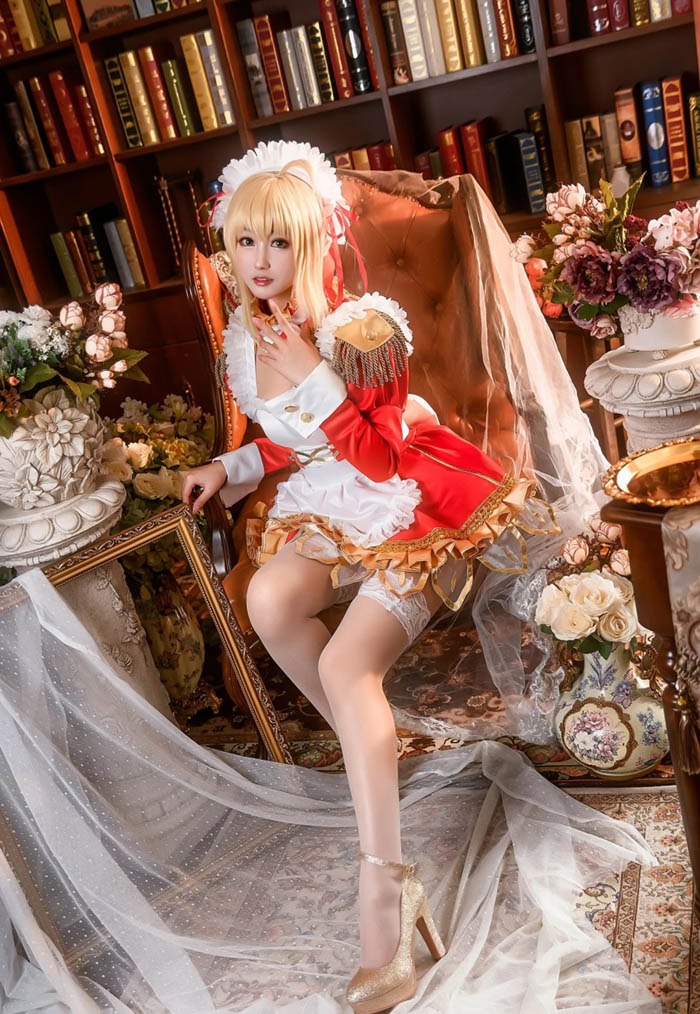 Cosplay photo set of Nero Claudius from Fate Grand Order in the most standard version