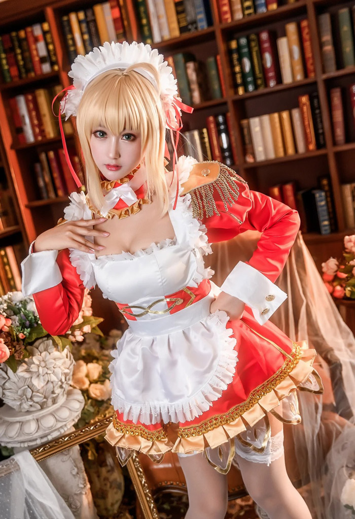 Cosplay photo set of Nero Claudius from Fate Grand Order in the most standard version