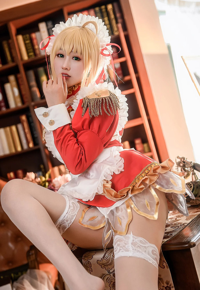 Cosplay photo set of Nero Claudius from Fate Grand Order in the most standard version