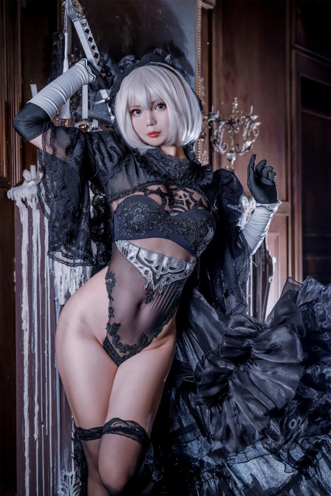 Cosplay photo set of 2B in NieR: Automata with sharp Yin and Yang version