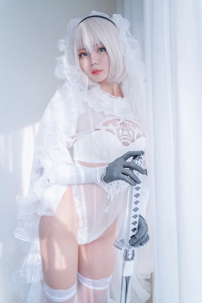 Cosplay photo set of 2B in NieR: Automata with sharp Yin and Yang version