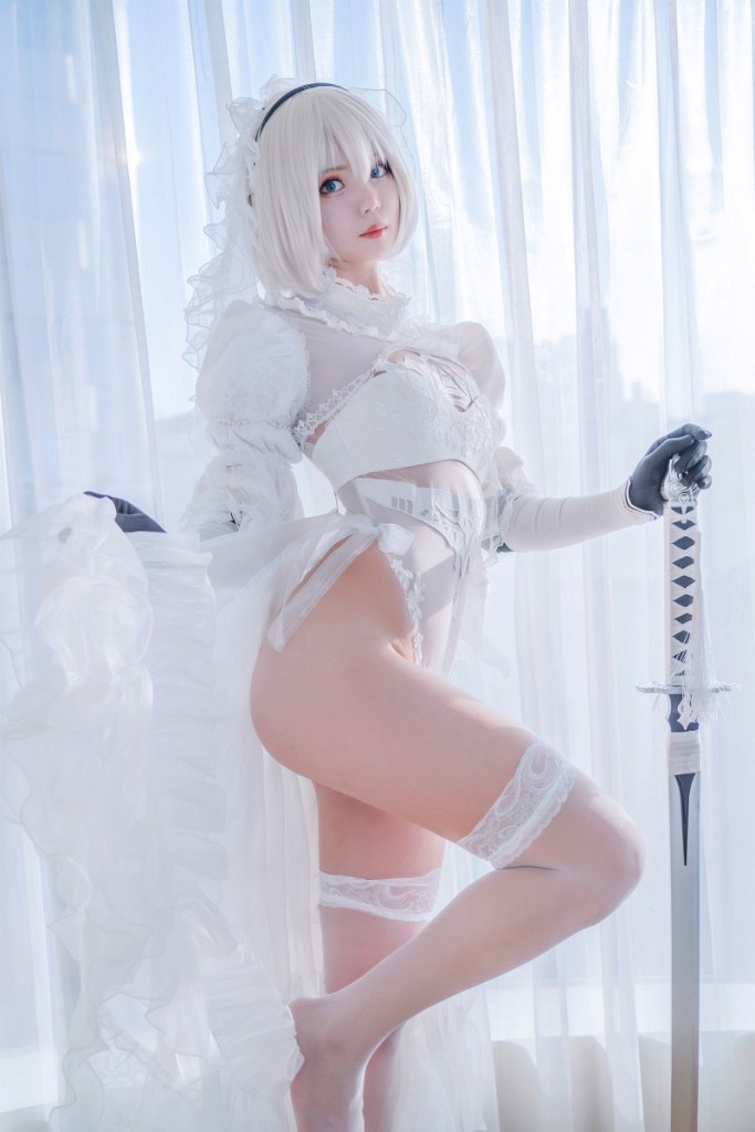 Photo set of Cosplay as 2B in NieR: Automata with sharp Yin and Yang version