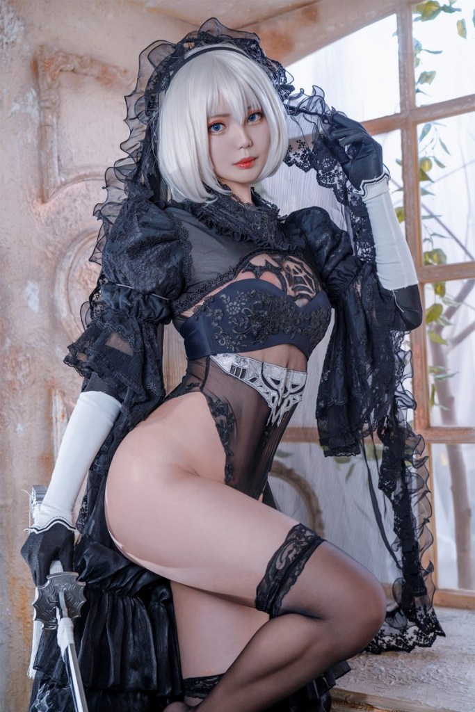 Cosplay photo set of 2B in NieR: Automata with sharp Yin and Yang version