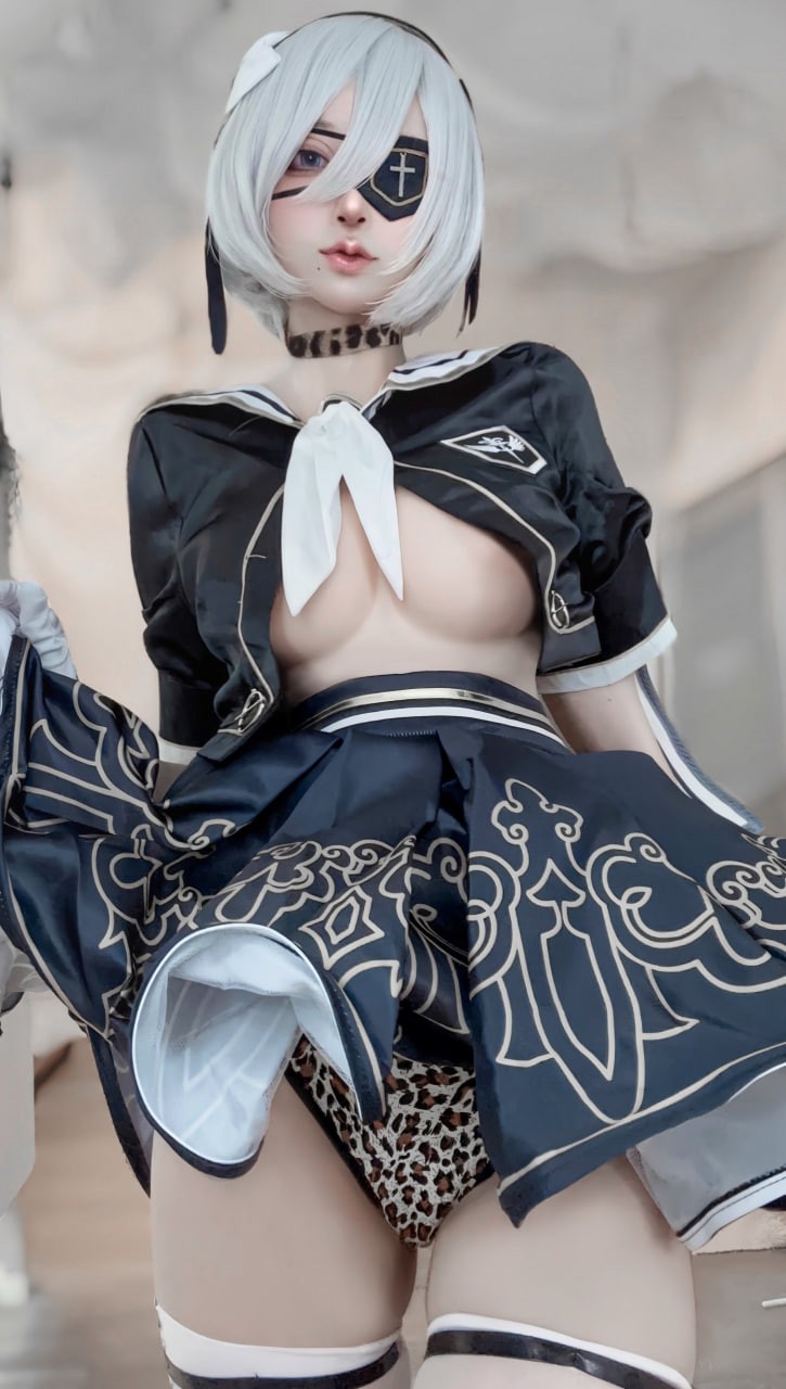 The community is in an uproar with a series of cosplay photos of 2B that 'burned' fans' eyes because they were so hot.