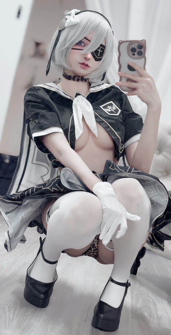 The community is in an uproar with a series of cosplay photos of 2B that 'burned' fans' eyes because they were so hot.